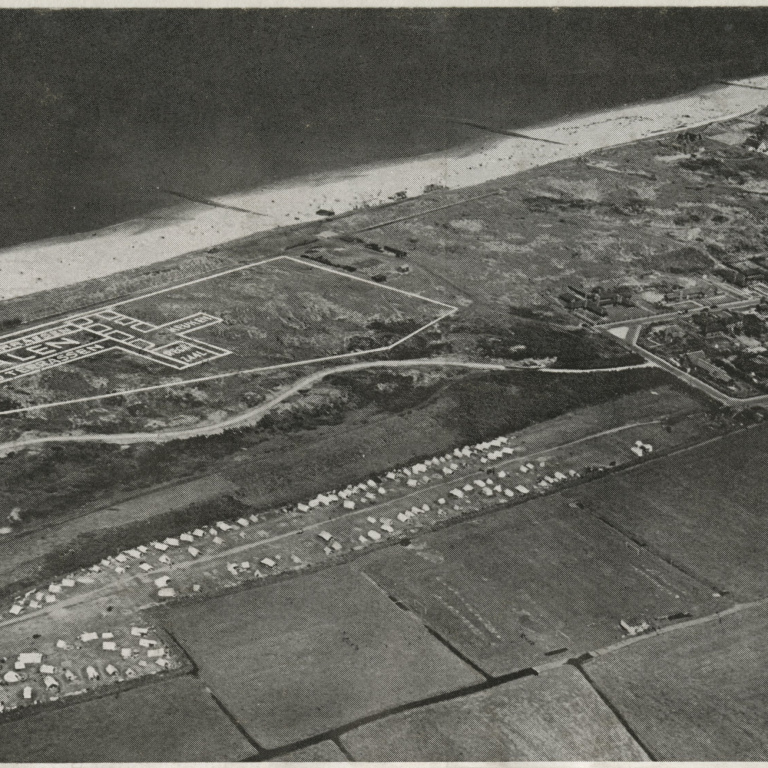 Kijkduin - 1937 Tentenkamp en plattegrond toekomstig Tweede Zeehospitium