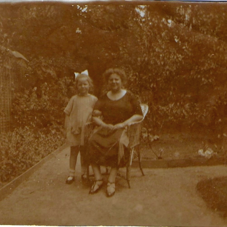 Hendrika Marianna Rijn - met moeder Betty